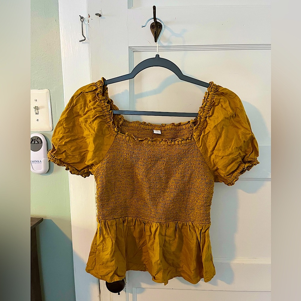 Golden peplum blouse 🌟